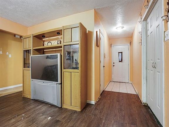 5th image of 2563 Ghent St