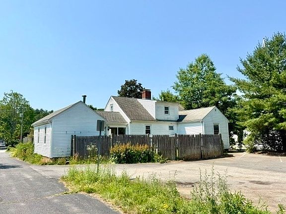 3rd image of 204 Main St