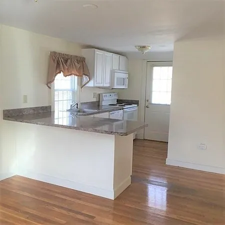 1068 Main St #2 — Photo 4