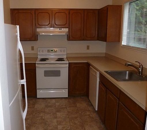 1st image of 8721 175th Ave NE APT 1
