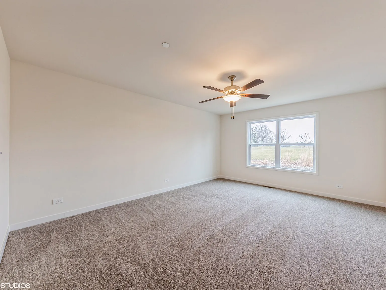 3 bed, 2.5 bath, 2900 sqft, $4,000 — Photo 1