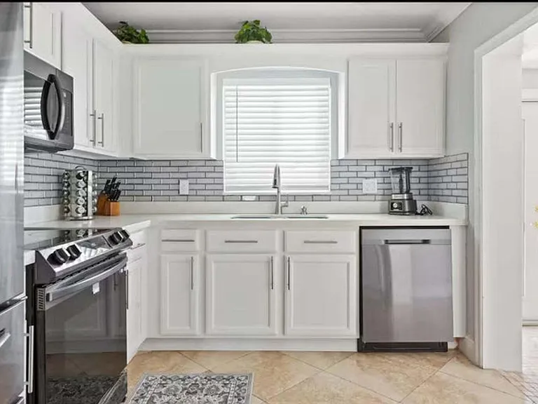 337 Balsam St — Photo 3