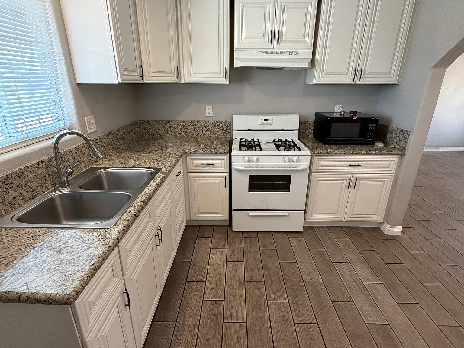 3 bed, 1152 sqft, $1,750 — Photo 4