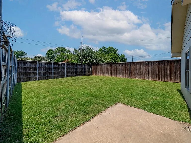 422 Woodhollow Dr — Photo 25