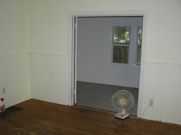 3rd image of 4518 Monroe St NE