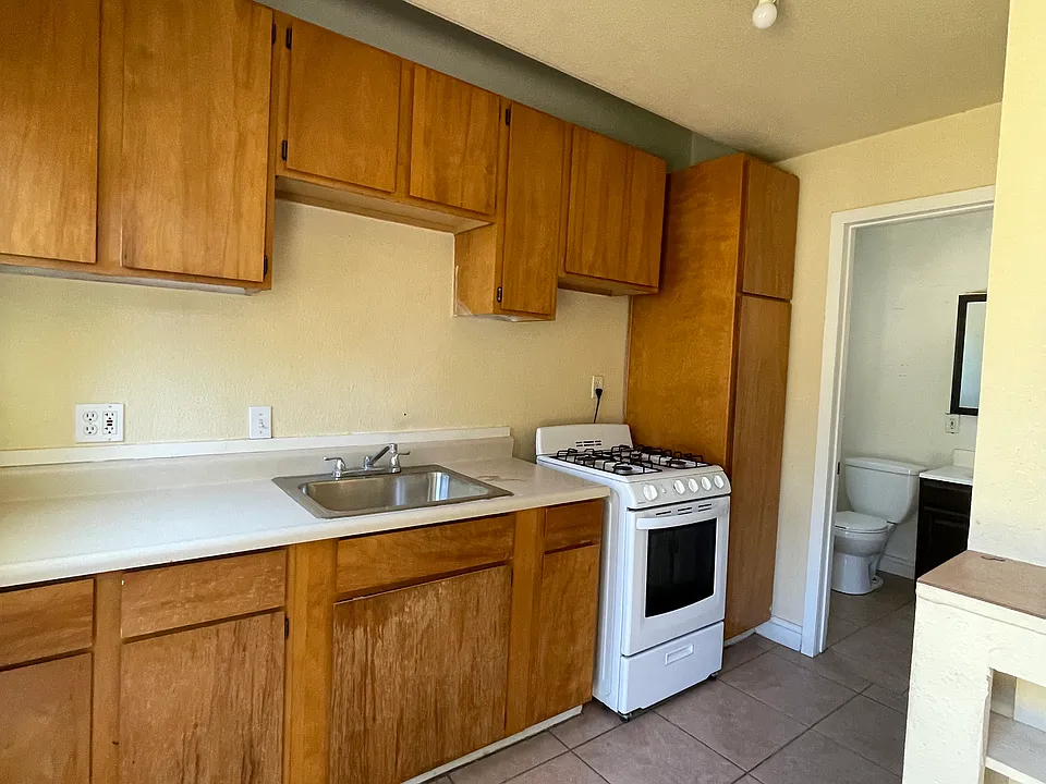 244 Homewood Ave #B