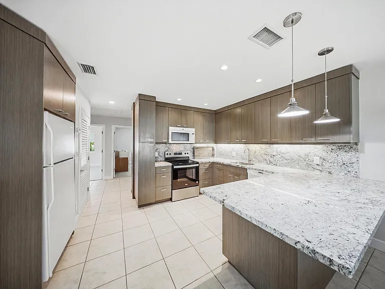 138 N Indies Dr #B — Photo 13