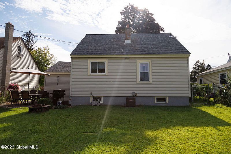5th image of 1225 Evergreen Avenue