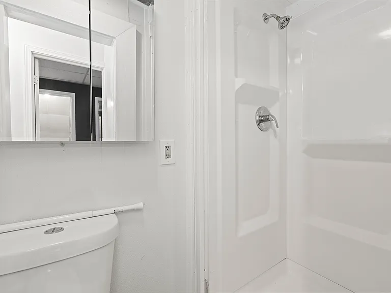 205 Darrow Ave #3R — Photo 14