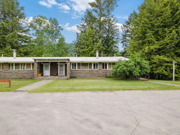 5 Overlook Ln N #B/d, Chestertown, NY 12817