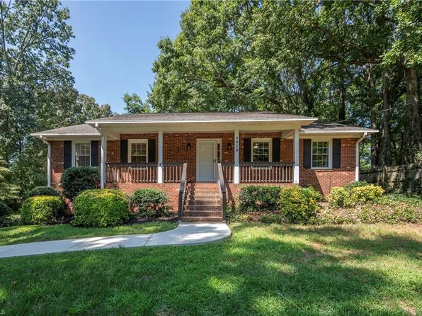 5410 Nestleway Dr, Clemmons, NC 27012