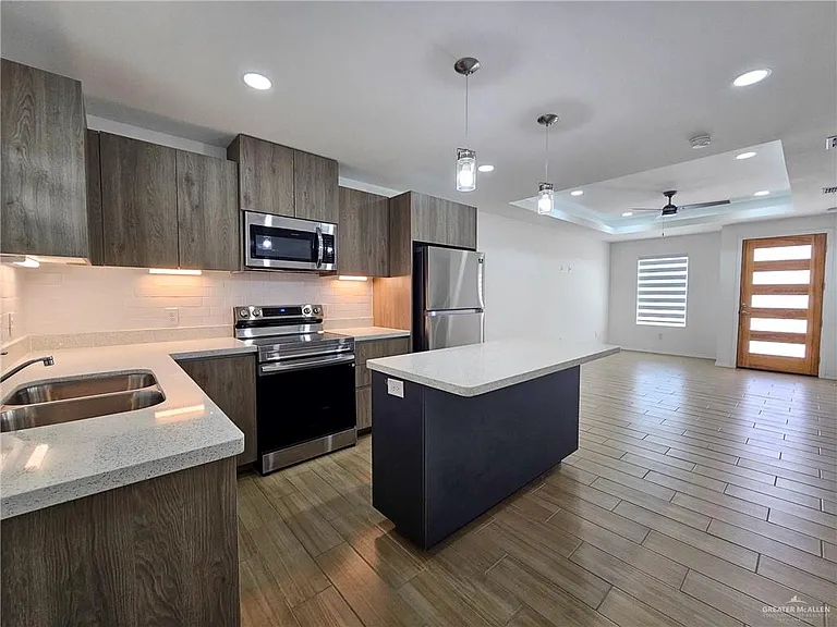 1525 W B St — Photo 6