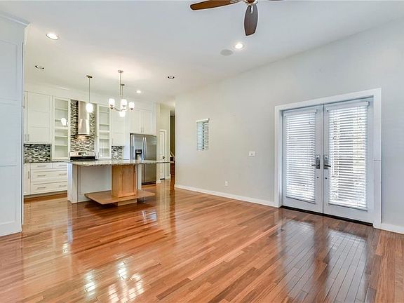 5th image of 2209 Curtis Ave #A