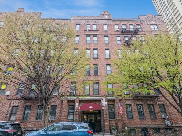 35 Crown Street image 1 of 11