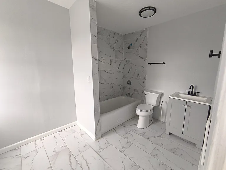 909 Park Ave #421E — Photo 22