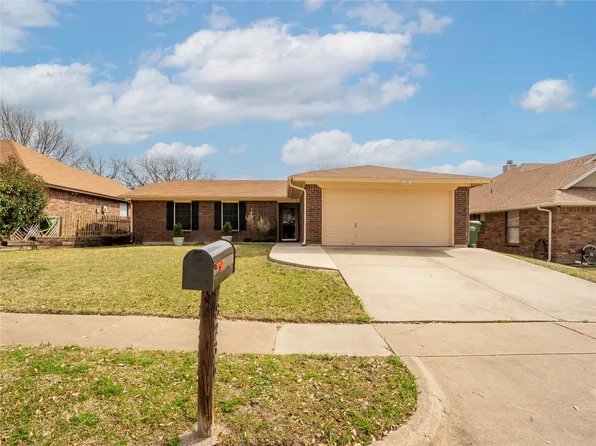 8236 Mark Ln, Watauga, TX 76148