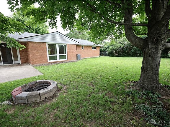 4th image of 51 Lynn Rae Cir