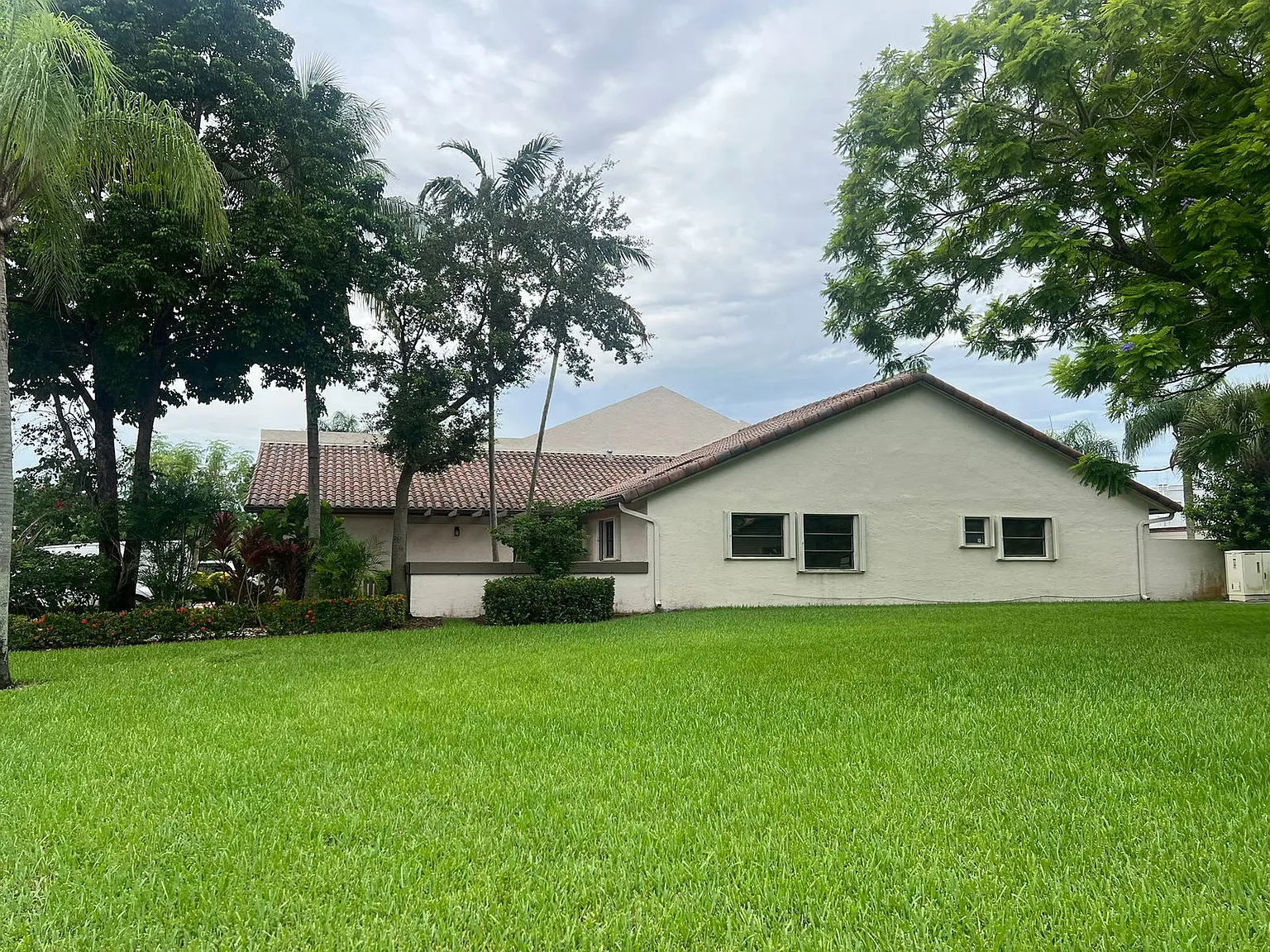 3 bed, 2.0 bath, 1492 sqft, $3,600 — Photo 3