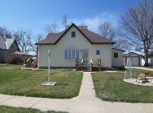 111 Curtis St, Loomis, NE 68958