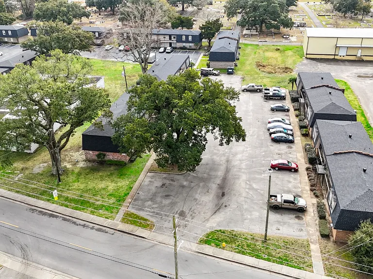 Biloxi Oaks Apartments — Photo 14
