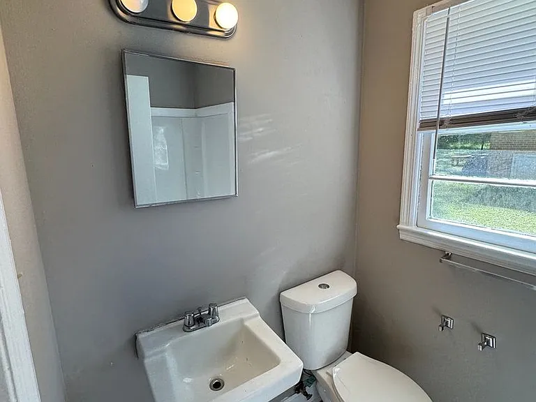 1210 Dewey St — Photo 10
