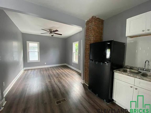 5th image of 2094 W 91st St