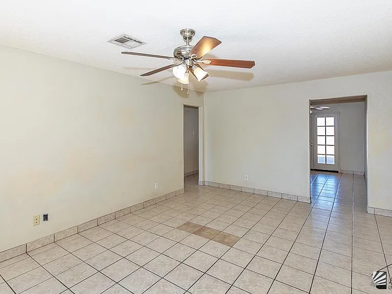 1740 S 48th Way — Photo 3
