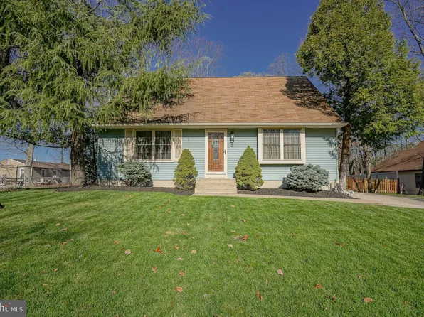 5 Prospect Ct, Sicklerville, NJ 08081