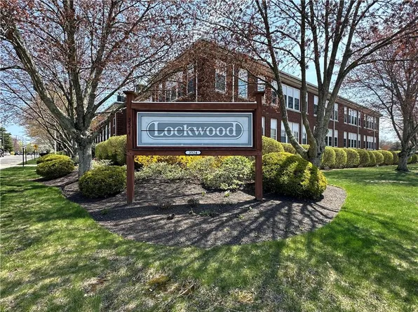 3524 W Shore Rd APT 214, Warwick, RI 02886