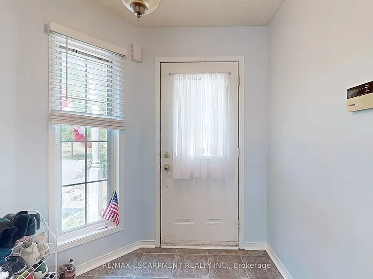 5134 Des Jardines Dr — Photo 3
