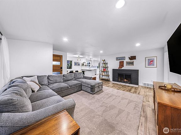 3rd image of 12533 12th Avenue NE