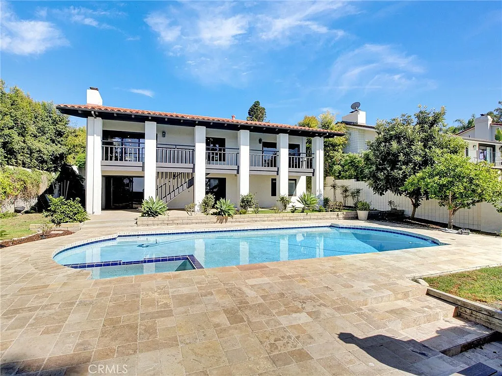 4 bed, 2.5 bath, 3056 sqft, $9,500 — Photo 1