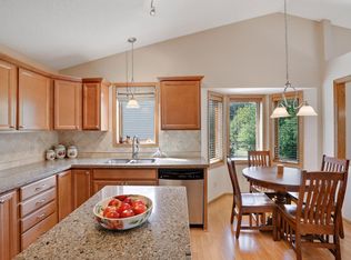 6052 54th St N, Oakdale, MN 55128