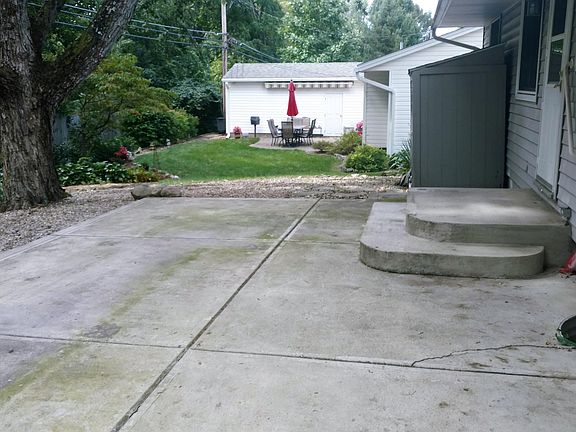 4th image of 281 E Stafford Ave