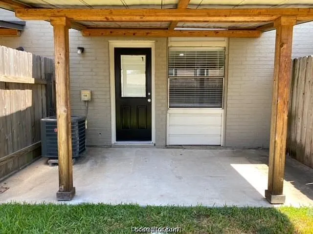 1401 Airline Dr #B — Photo 17