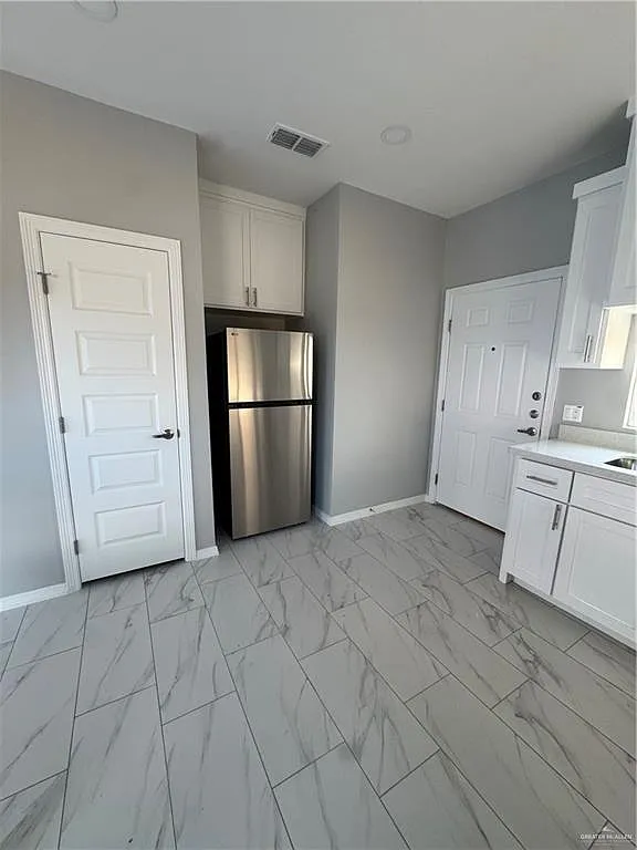 3 bed, 2.0 bath, 1050 sqft, $1,350 — Photo 4