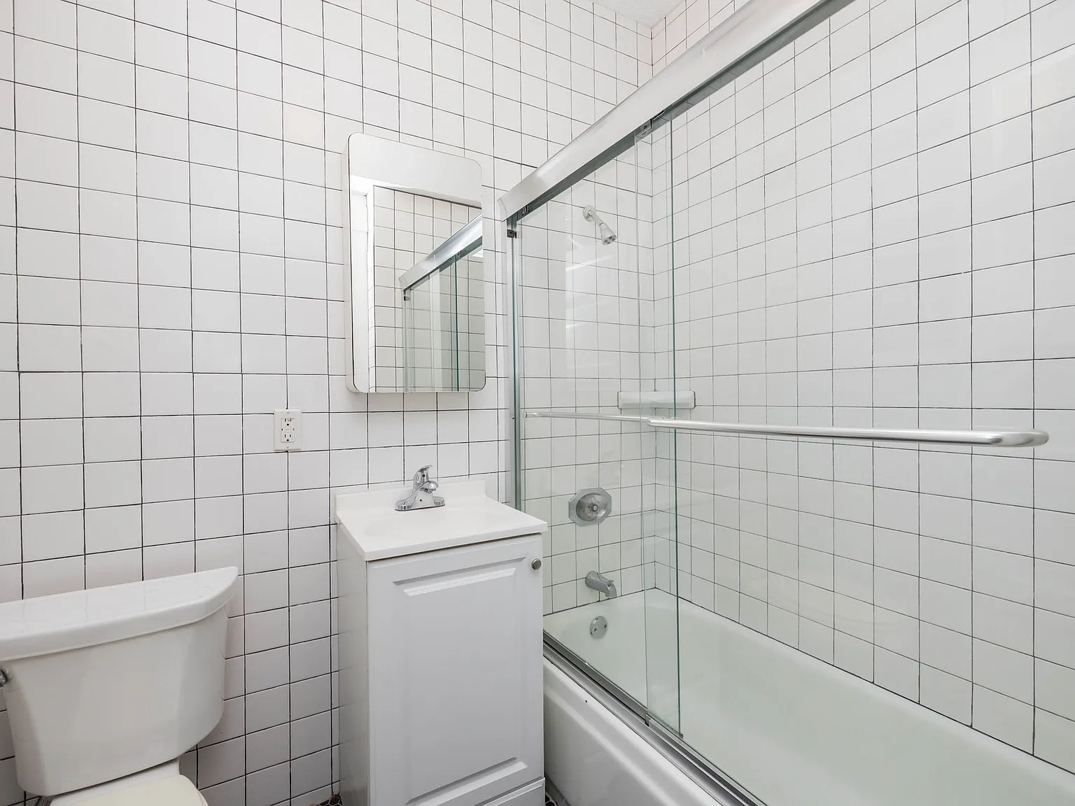 Studio, 220 sqft, $1,495 — Photo 3