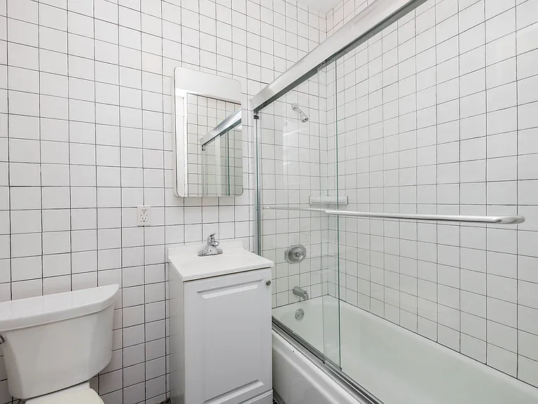 581 Ofarrell St #307 — Photo 3