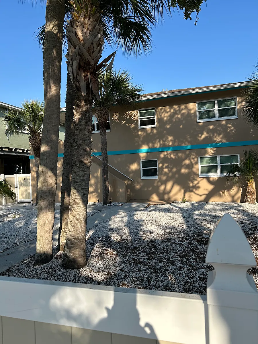 Building Photo - 721 1st St #1