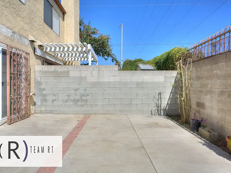 555 Azusa Ave #32 — Photo 36