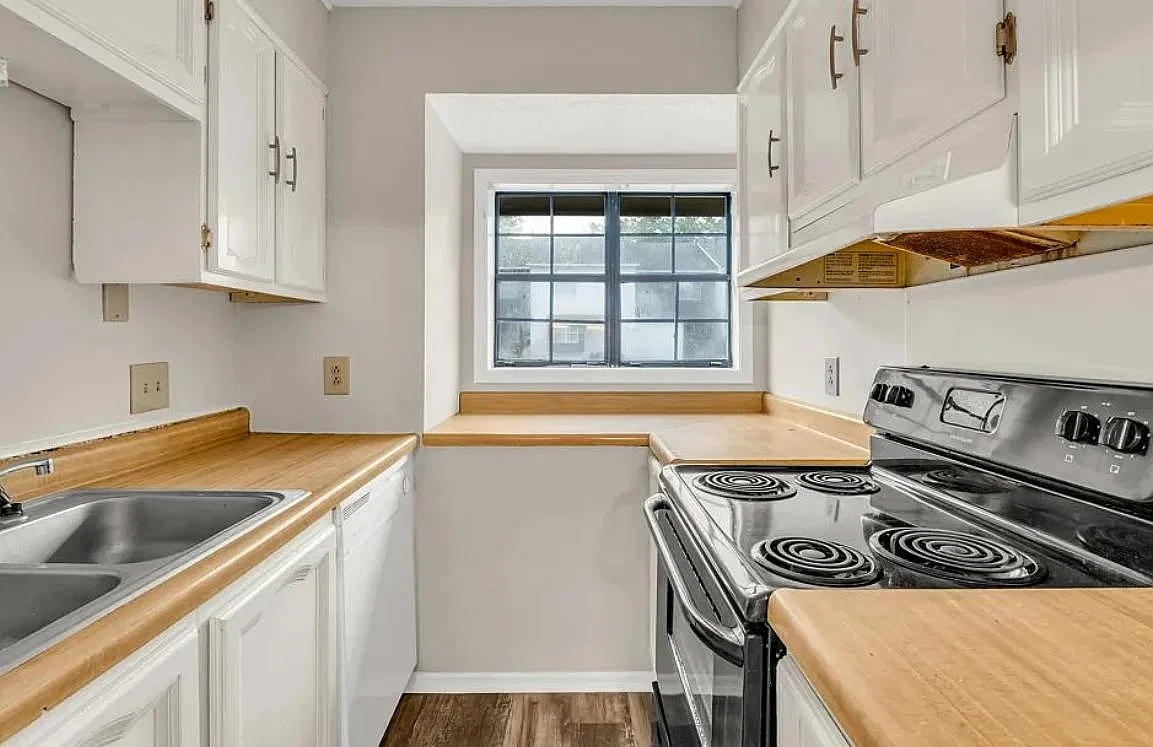 206 N Browder St - 206 NB 7 — Photo 3