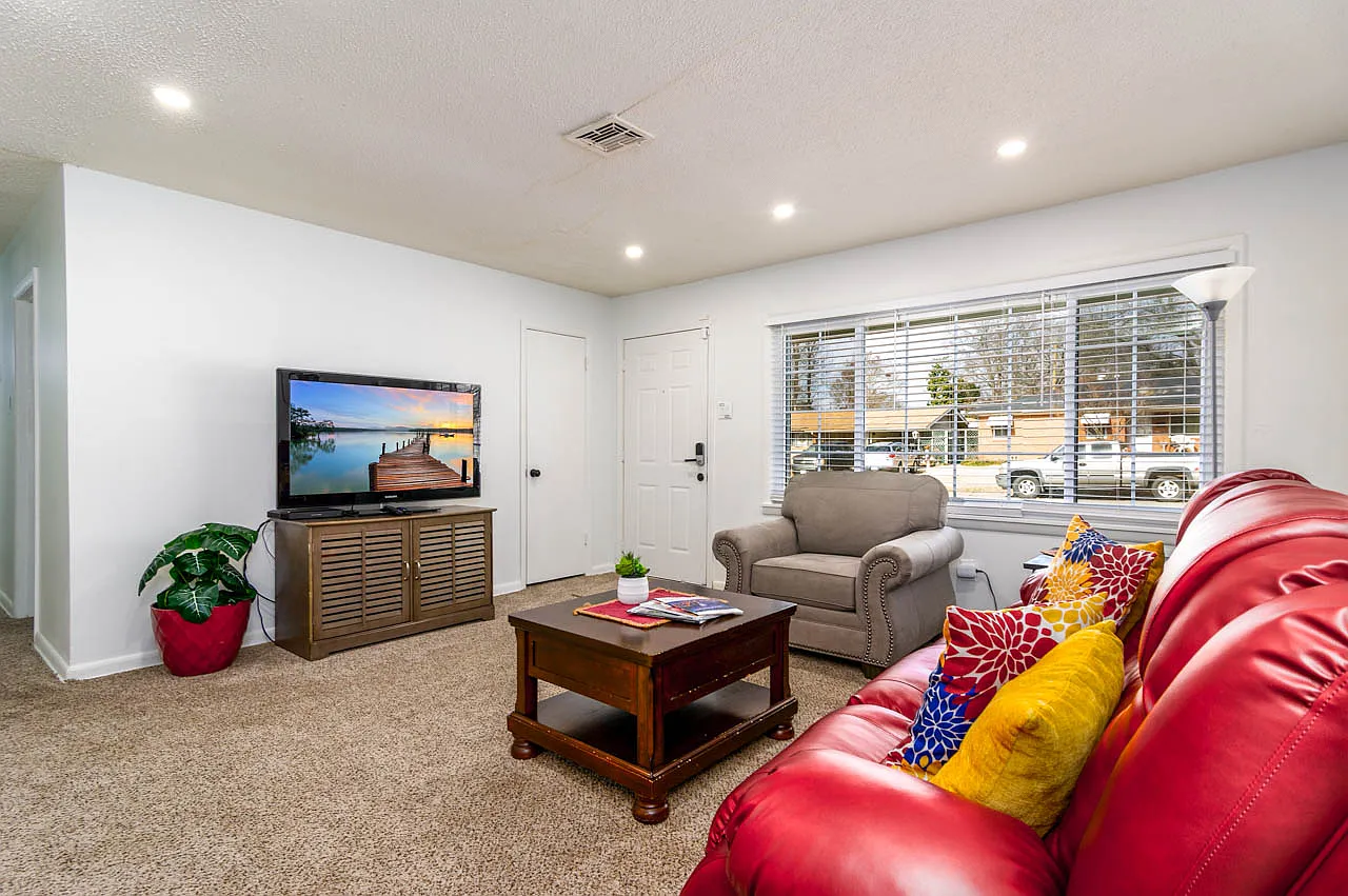 4 bed, 2.5 bath, 1500 sqft, $4,200 — Photo 1