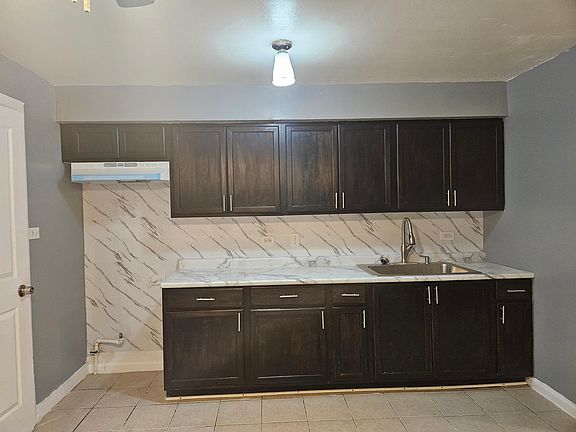 2nd image of 7928 S Woodlawn Ave