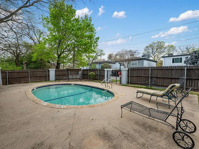 6107 Bullard Dr #A — Photo 40