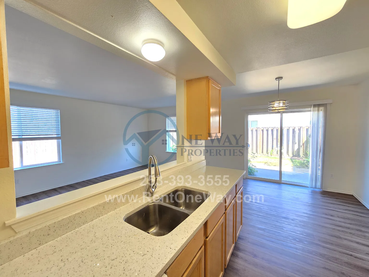 3 bed, 2.5 bath, 1372 sqft, $2,695 — Photo 3