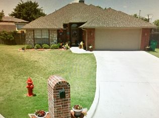 215 NW Cherry Ave, Cache, OK 73527