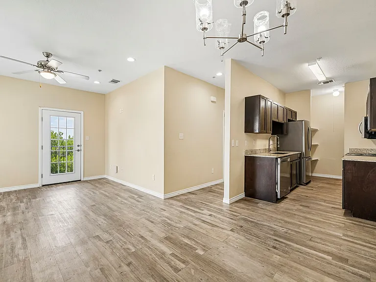 La Marquesa Apartments — Photo 21