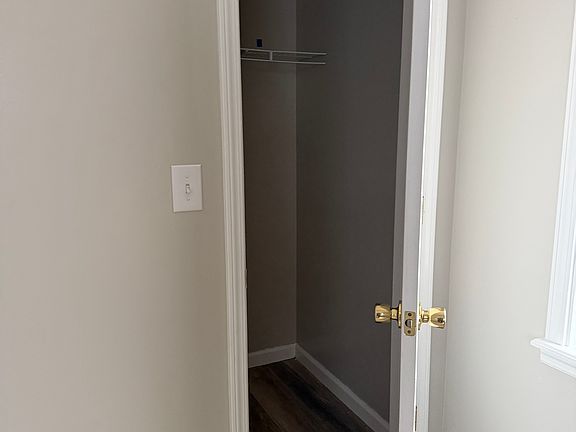 3rd image of 415 Kingwood St