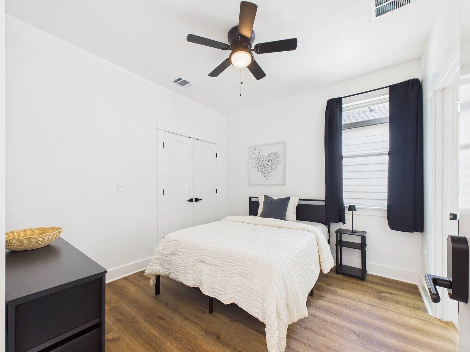 4 bed, 5.0 bath, 2350 sqft, $1,525 — Photo 1