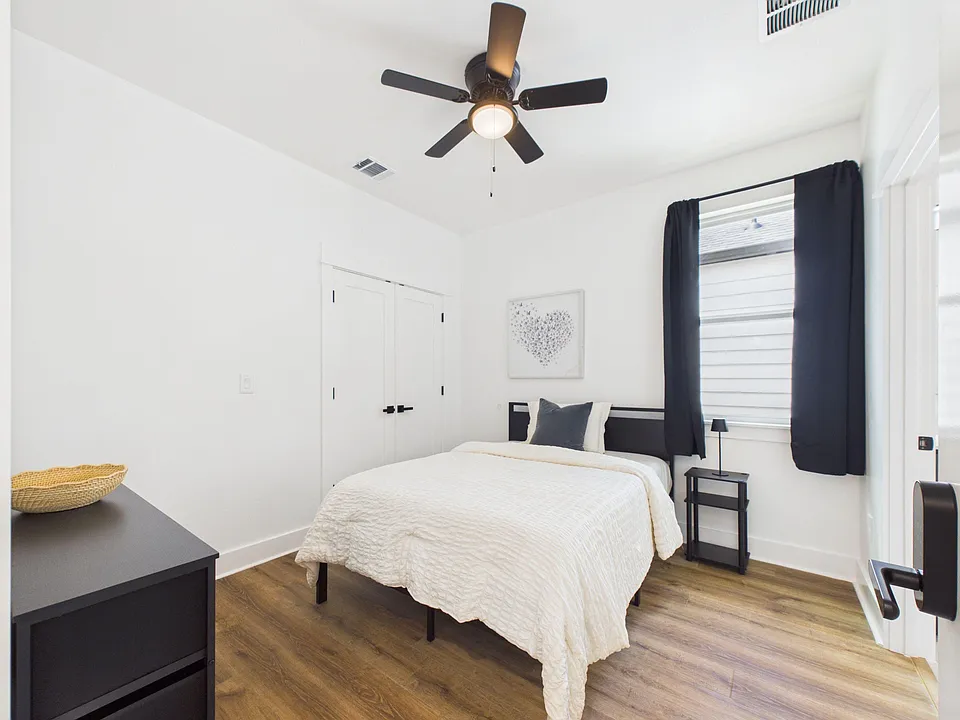 1/2 Gunter St